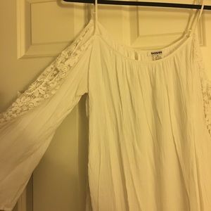 Open shoulder lace shirt